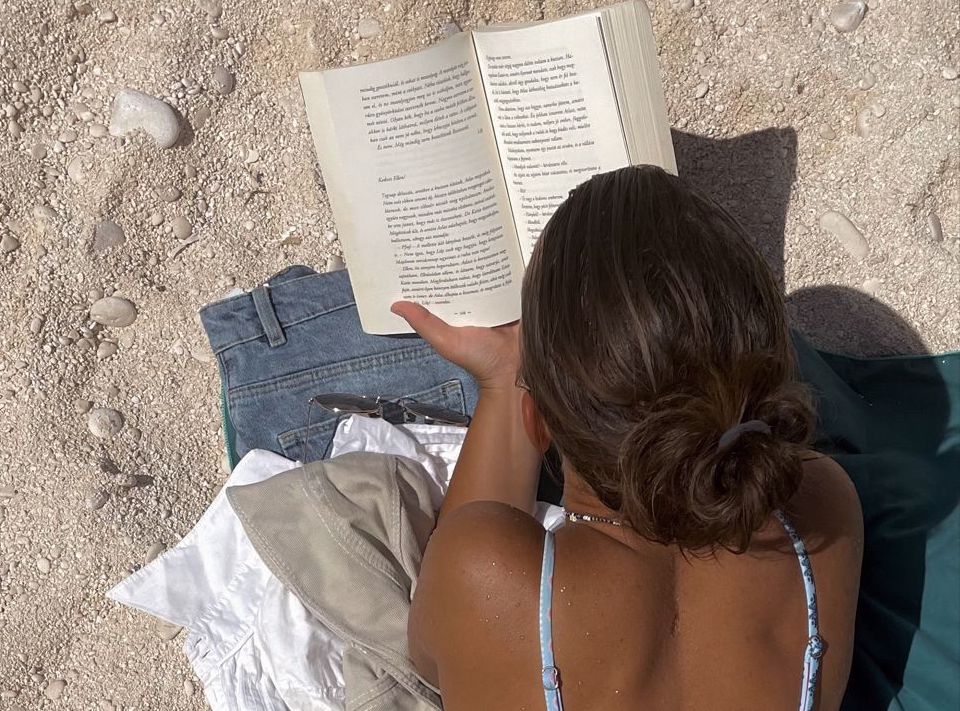 Turn Up The Heat With Our Sexy Summer Reading List - anatomē